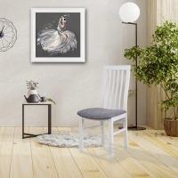 Krzesło drewniane K5 popielate nogi białe aranż.jpg