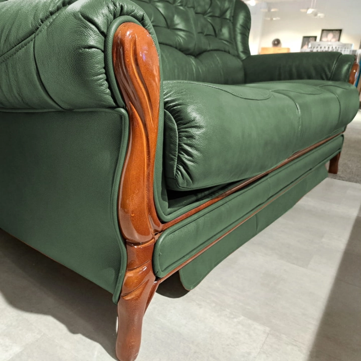 sofa luksusowa styl angielski KevoLuxury dkóra toscana a-880 butelkowa zieleń detal.jpg