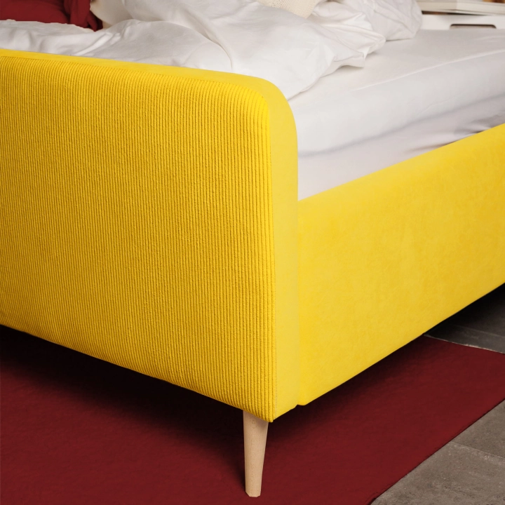 Łóżko MELISSA szerokie sztruks cord 205-10 - żółty + dream velvet 202-20 - żółty detal.jpg