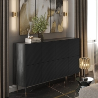 Komoda , szafa ośmiodrzwiowa ryflowana czarne fronty MIXTURIAL na złotytch nóżkach aranż.jpg
