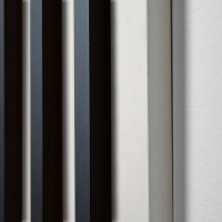 LAMELE CZARNE NA BIAŁYM DETAL.webp