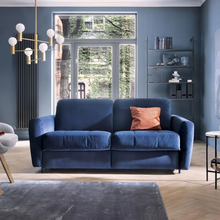 Sofa_GOLIAT_ze_stelażem_włoskim_212x101_cm_granatowa,_nóżki_metalowe_czarne_(1)_KOD_GCOLB3312-MAX-granatowy.webp