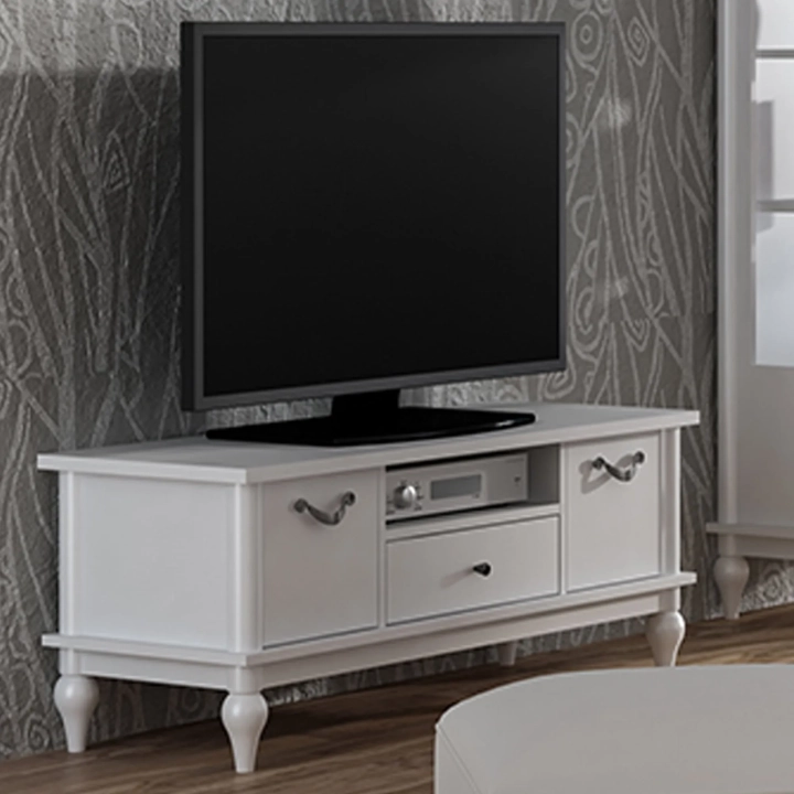 Klasyczna_biała_szafka_RTV_pod_telewizor_130_cm_GISELLE_02_(1)_KOD_GSELI002bi.webp