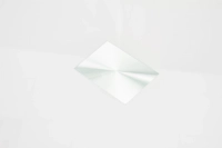 Stół_okrągły_szklany_ze_stelażem_biały_115cm_LOOPER_(6)_KOD_HLLOO76.webp