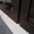 Szafka_kuchenna_wisząca_jednodrzwiowa_witryna_50_cm_czarne_ramki_1W_(3)_KOD_KKSW1D50+KFACSW1W50.webp