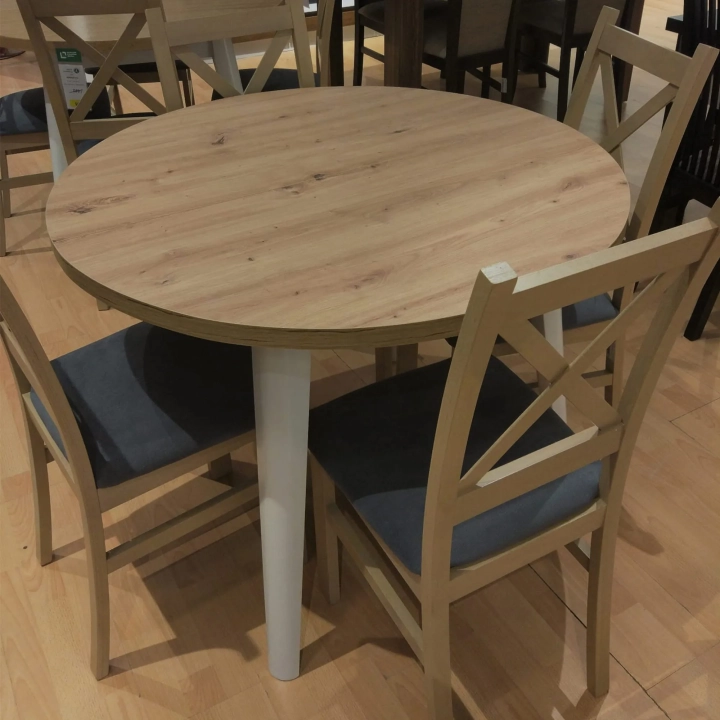 Stół_okrągły_rozkładany_KROKUS_100-180_cm_dąb_artisan,_nogi_białe_(1)_KOD_KRKAS66135.webp